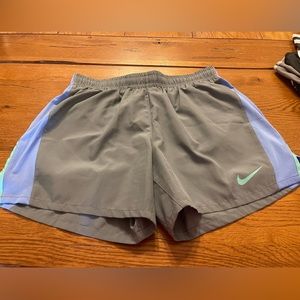 Girls xL Nike dri-fit shorts